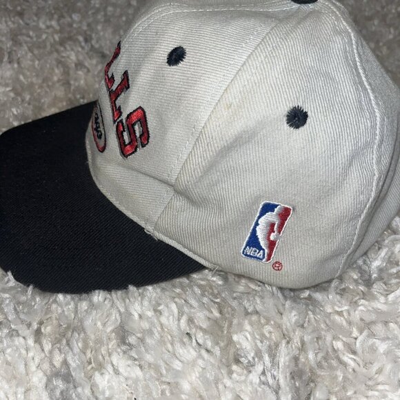 Vintage LOGO ATHLETIC LA Chicago Bulls Snapback Hat Cap 90s NBA Michael Jordan - Picture 4 of 11